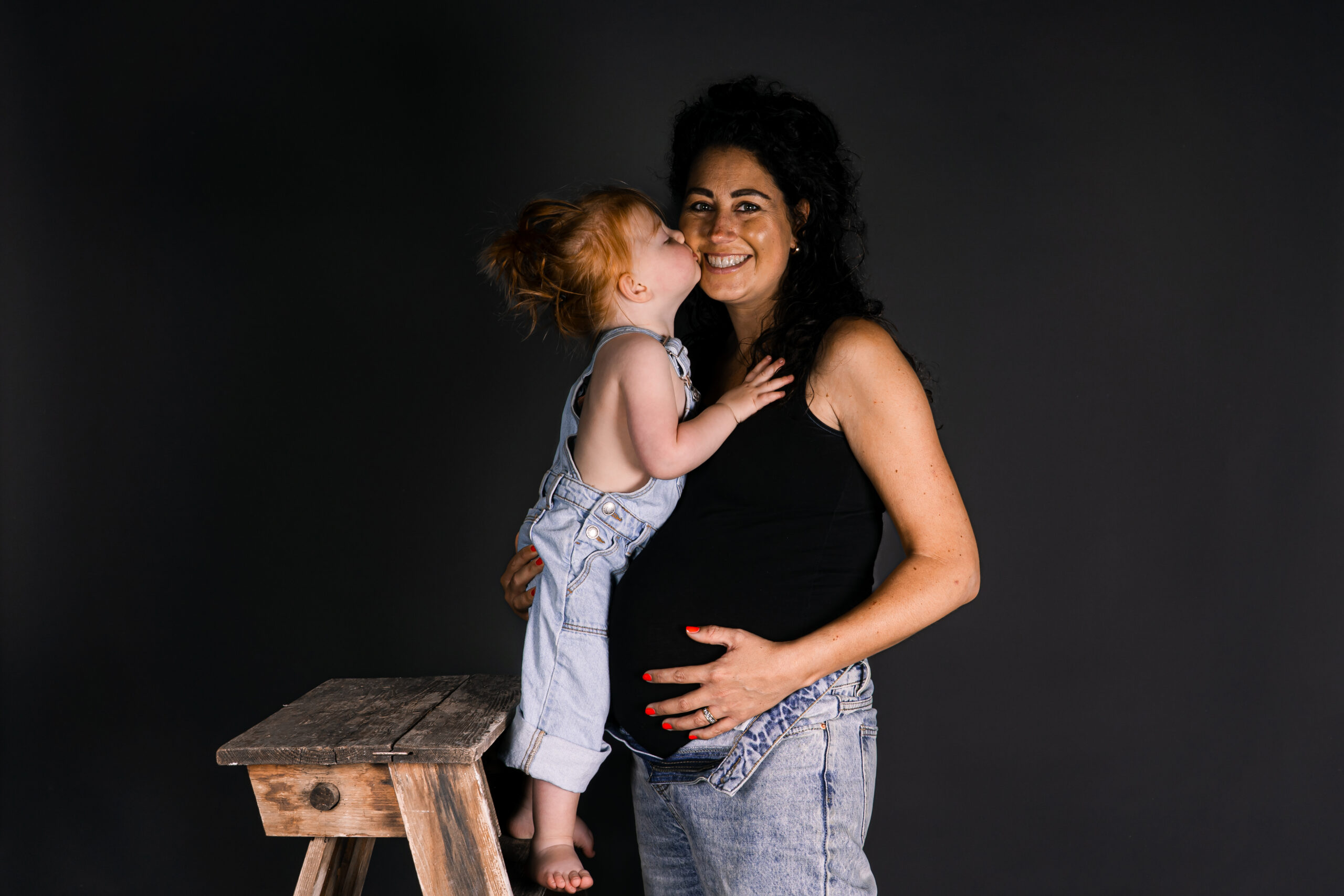 studioshoot zwangerschap moeder en kind